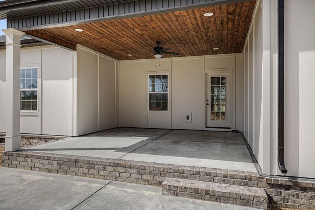 302 Cornerstone Dr, Shelbyville, TN 37160