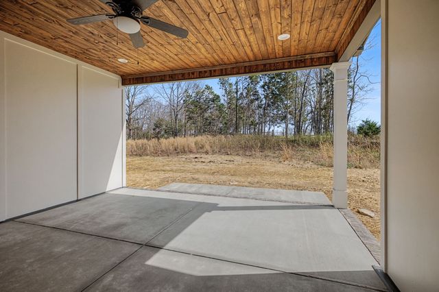 302 Cornerstone Dr, Shelbyville, TN 37160