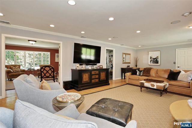 252 Bayberry Lane, Franklin Lakes, NJ 07417