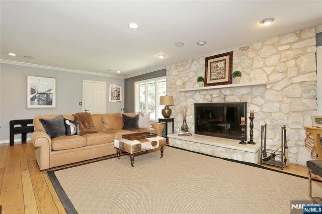 252 Bayberry Lane, Franklin Lakes, NJ 07417