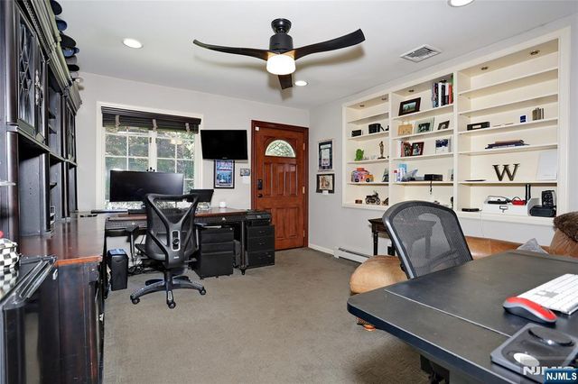 252 Bayberry Lane, Franklin Lakes, NJ 07417