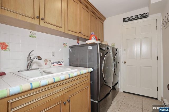 252 Bayberry Lane, Franklin Lakes, NJ 07417