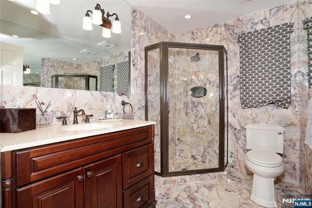 252 Bayberry Lane, Franklin Lakes, NJ 07417