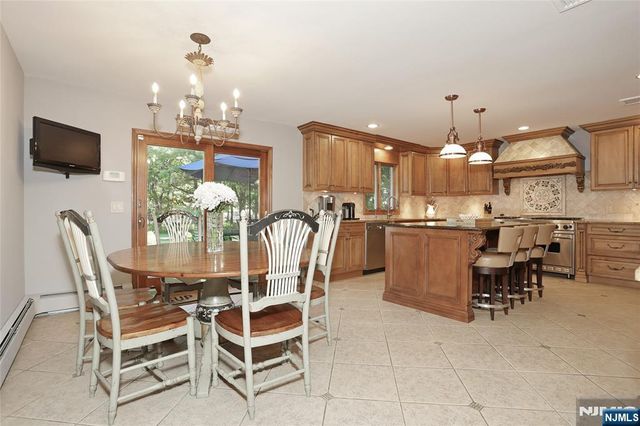 252 Bayberry Lane, Franklin Lakes, NJ 07417