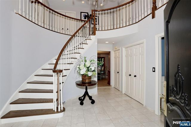 252 Bayberry Lane, Franklin Lakes, NJ 07417