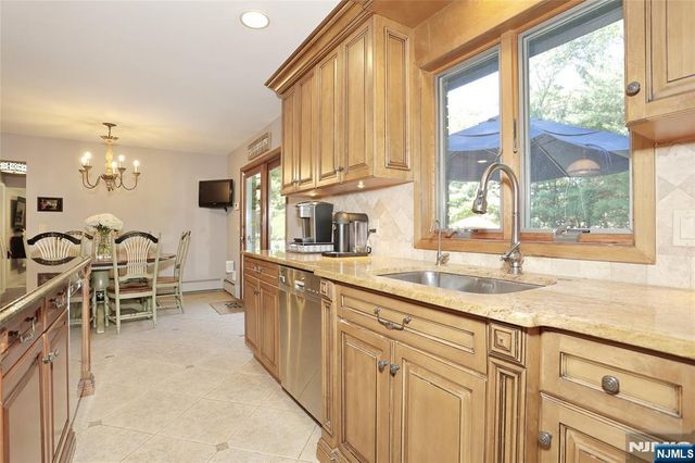 252 Bayberry Lane, Franklin Lakes, NJ 07417