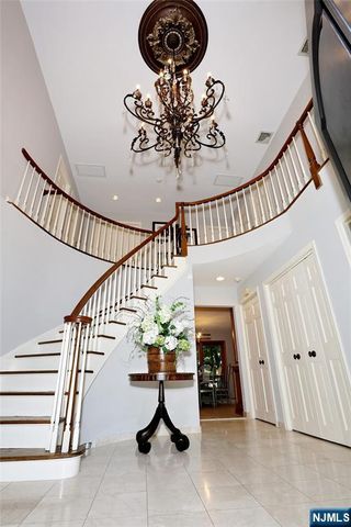 252 Bayberry Lane, Franklin Lakes, NJ 07417