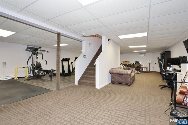 252 Bayberry Lane, Franklin Lakes, NJ 07417