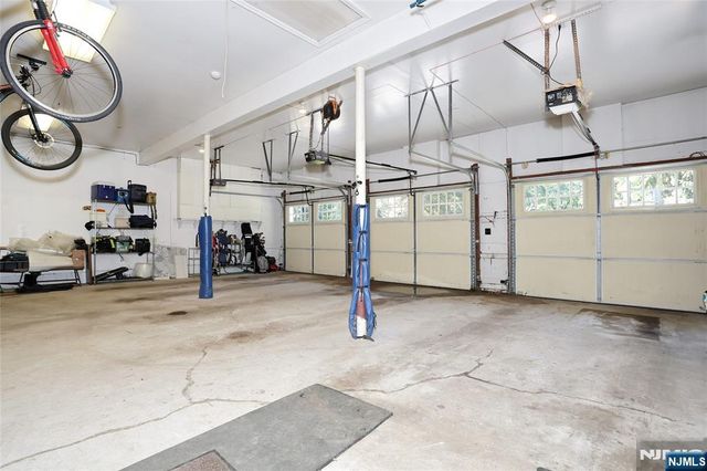 252 Bayberry Lane, Franklin Lakes, NJ 07417
