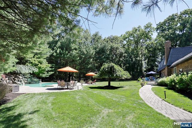 252 Bayberry Lane, Franklin Lakes, NJ 07417