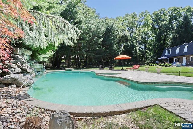 252 Bayberry Lane, Franklin Lakes, NJ 07417