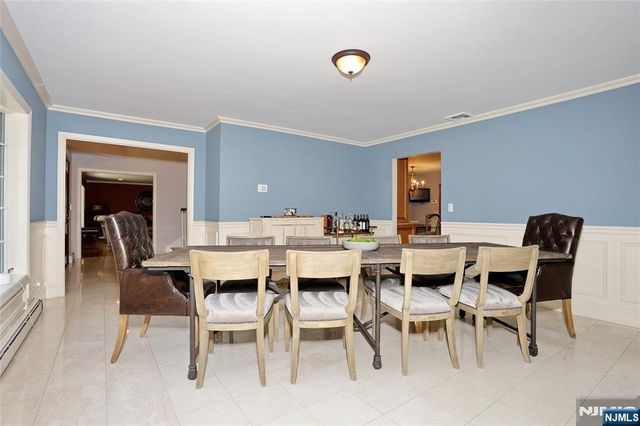 252 Bayberry Lane, Franklin Lakes, NJ 07417