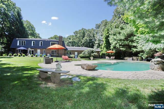 252 Bayberry Lane, Franklin Lakes, NJ 07417
