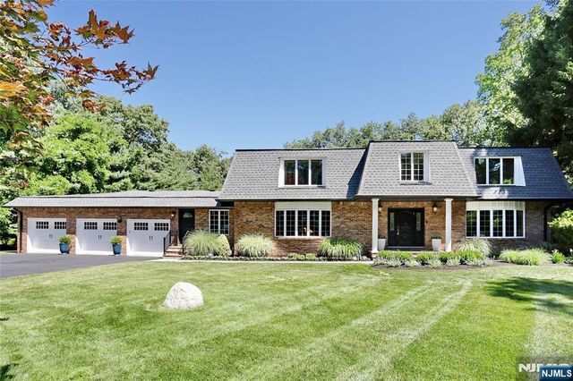 252 Bayberry Lane, Franklin Lakes, NJ 07417