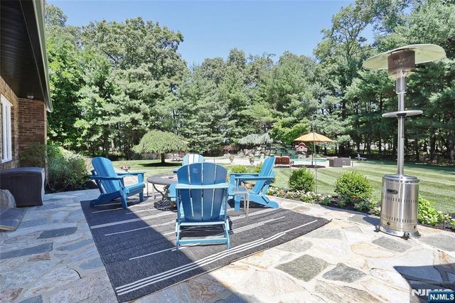 252 Bayberry Lane, Franklin Lakes, NJ 07417