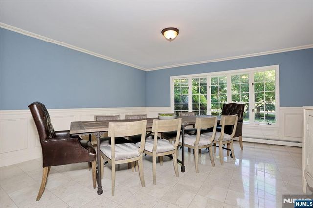 252 Bayberry Lane, Franklin Lakes, NJ 07417