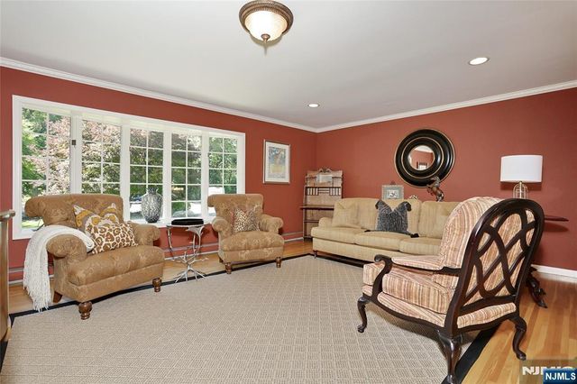 252 Bayberry Lane, Franklin Lakes, NJ 07417