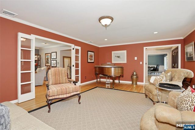 252 Bayberry Lane, Franklin Lakes, NJ 07417