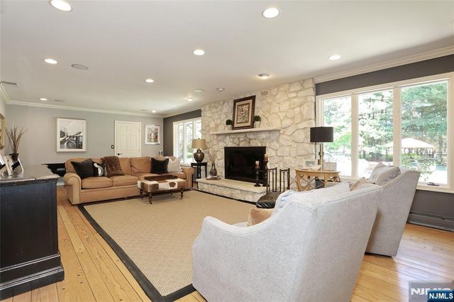 252 Bayberry Lane, Franklin Lakes, NJ 07417