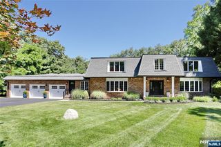 252 Bayberry Lane, Franklin Lakes, NJ 07417