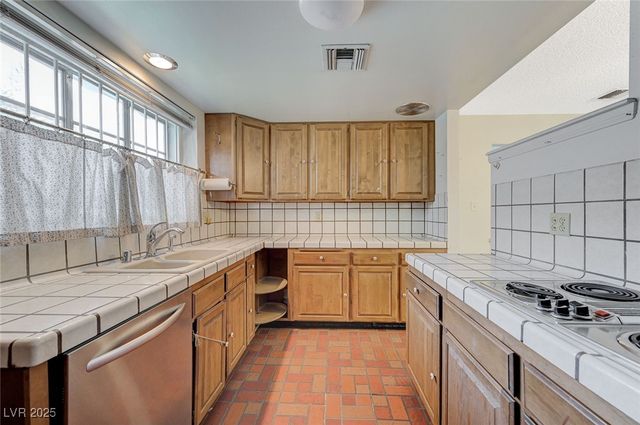 1813 Bracken Avenue, Las Vegas, NV 89104