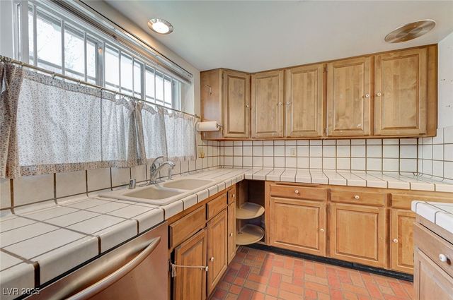 1813 Bracken Avenue, Las Vegas, NV 89104