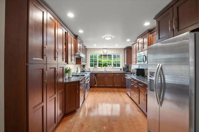 1745 Virginia Avenue, Redwood City, CA 94061