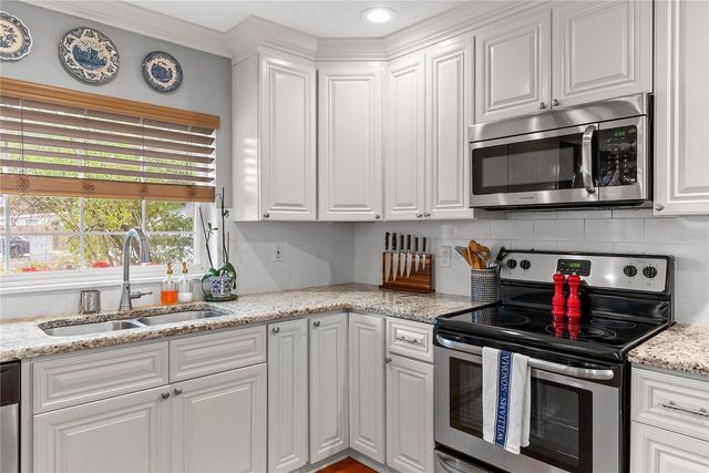 1421 E HANNA AVENUE, Tampa, FL 33604