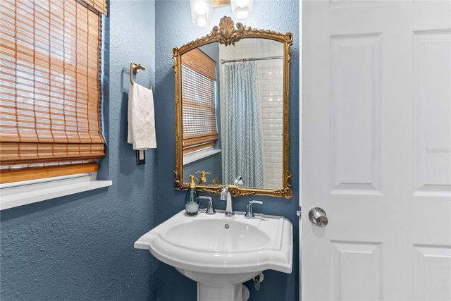 1421 E HANNA AVENUE, Tampa, FL 33604