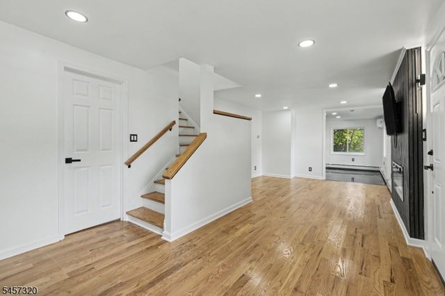 15 Cherry St, Newton Town, NJ 07860