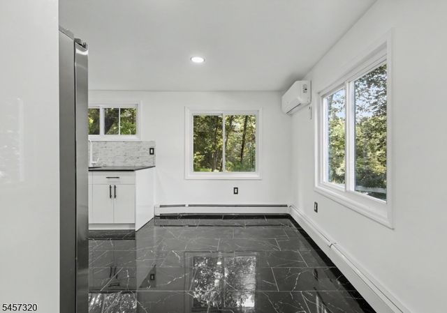 15 Cherry St, Newton Town, NJ 07860