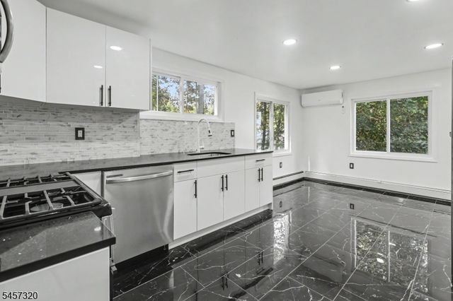 15 Cherry St, Newton Town, NJ 07860