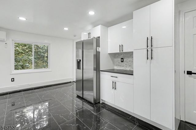 15 Cherry St, Newton Town, NJ 07860