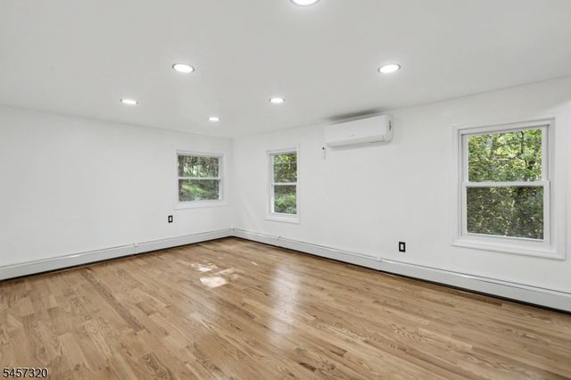 15 Cherry St, Newton Town, NJ 07860