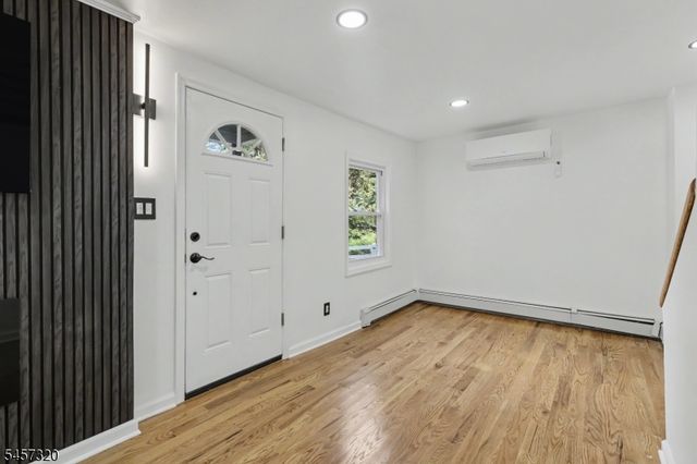 15 Cherry St, Newton Town, NJ 07860