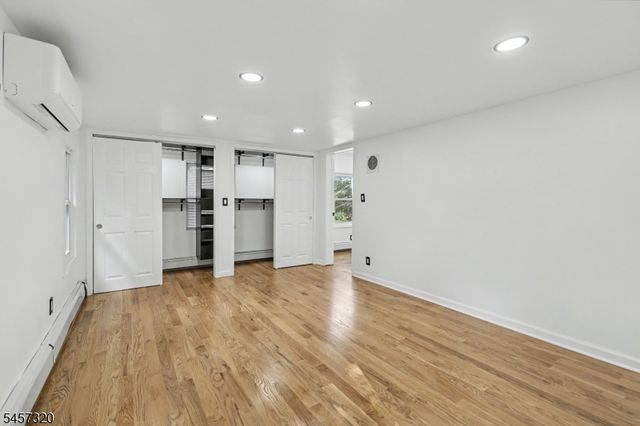 15 Cherry St, Newton Town, NJ 07860