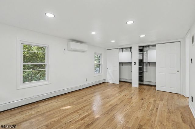 15 Cherry St, Newton Town, NJ 07860
