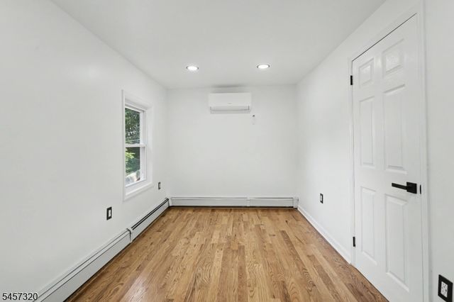 15 Cherry St, Newton Town, NJ 07860