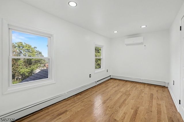 15 Cherry St, Newton Town, NJ 07860