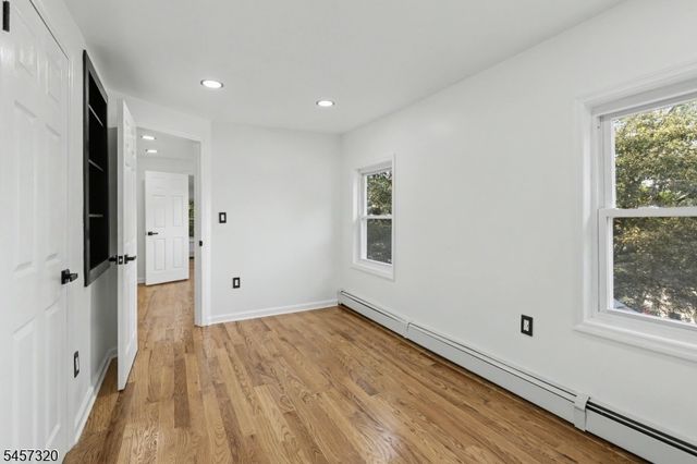 15 Cherry St, Newton Town, NJ 07860