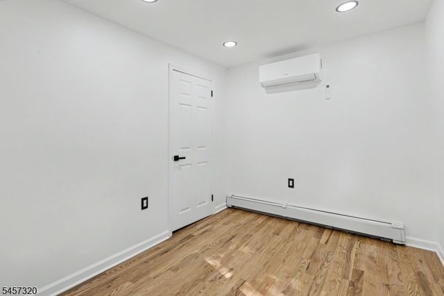 15 Cherry St, Newton Town, NJ 07860