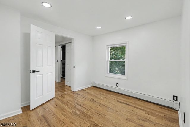 15 Cherry St, Newton Town, NJ 07860