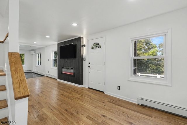 15 Cherry St, Newton Town, NJ 07860