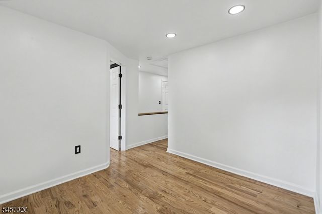 15 Cherry St, Newton Town, NJ 07860
