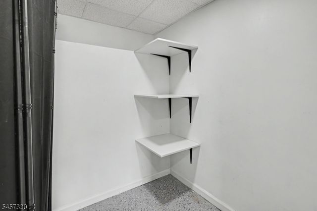 15 Cherry St, Newton Town, NJ 07860