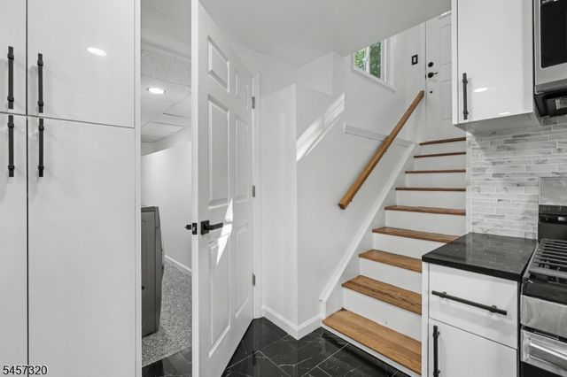 15 Cherry St, Newton Town, NJ 07860