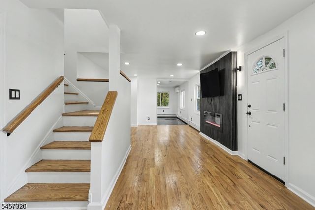 15 Cherry St, Newton Town, NJ 07860