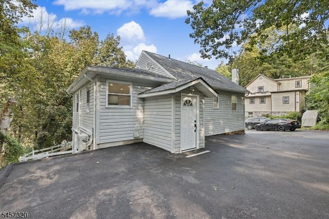 15 Cherry St, Newton Town, NJ 07860
