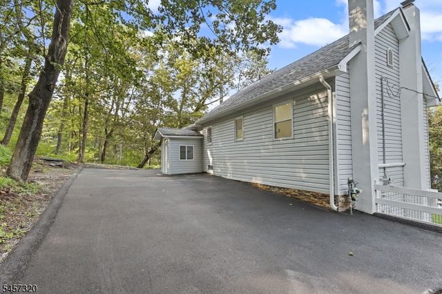 15 Cherry St, Newton Town, NJ 07860