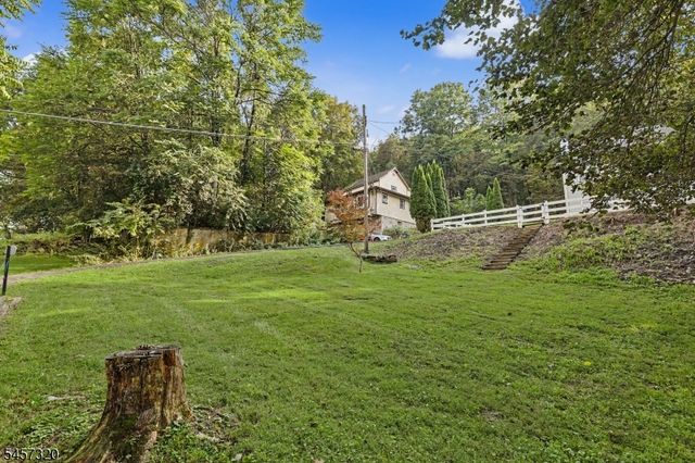 15 Cherry St, Newton Town, NJ 07860